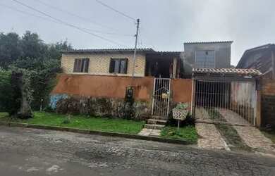 Imagem: A casa possui 4 Dormitórios, 3 Banheiros, 2 Vagas na garagem