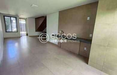 Imagem 2: Casa para aluguel, 3 quartos, 1 suíte, 1 vaga, Alto Umuarama - Uberlândia/MG