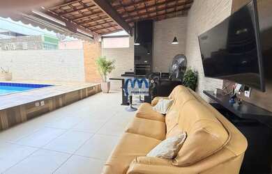 Imagem 2: Casa à venda com 3 quartos, 308m²