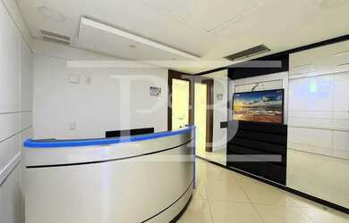 Imagem: O depósito possui 2 Vagas na garagem e 65m² de Área e está