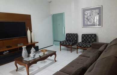 Imagem: A casa possui 2 Dormitórios, 1 Banheiro, 4 Vagas na garagem