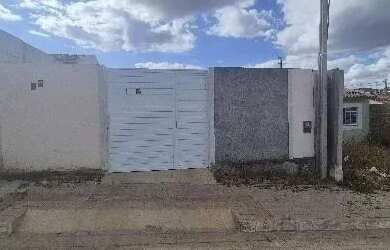 Imagem: A casa possui 2 Dormitórios, 1 Banheiro, 1 Vaga na garagem