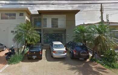 Imagem: O depósito possui 3 Vagas na garagem e 204m² de Área e está