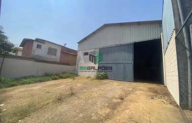 Imagem: O depósito possui 5 Vagas na garagem e 240m² de Área e está