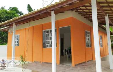 Imagem: A casa possui 4 Dormitórios, 2 Banheiros, 70m² de Área e