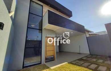 Imagem: A casa possui 3 Dormitórios, 1 Banheiro, 3 Vagas na garagem