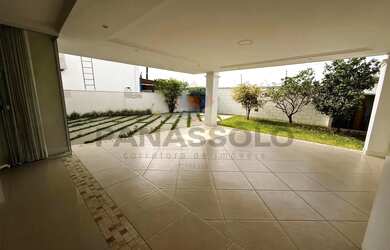 Imagem: A casa em condomínio possui 4 Dormitórios, 5 Banheiros, 5