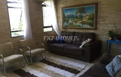 Imagem: A casa possui 4 Dormitórios, 3 Banheiros, 3 Vagas na garagem