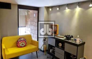 Imagem: O depósito possui 1 Vaga na garagem, 28m² de Área e está