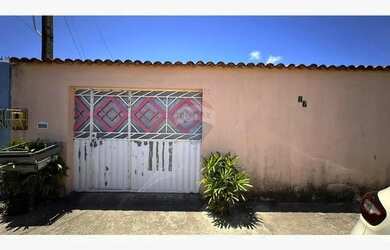 Imagem: A casa possui 4 Dormitórios, 2 Banheiros, 1 Vaga na garagem