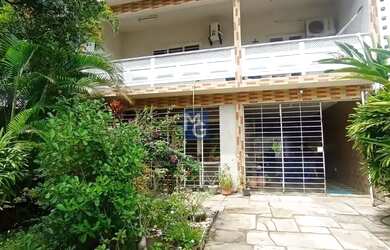 Imagem: A casa possui 5 Dormitórios, 2 Banheiros, 4 Vagas na garagem