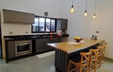 Imagem: A casa em condomínio possui 3 Dormitórios, 3 Banheiros, 2