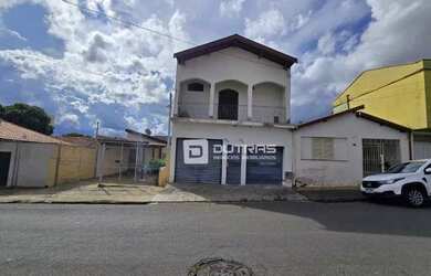 Imagem: A casa possui 2 Dormitórios, 2 Banheiros, 1 Vaga na garagem