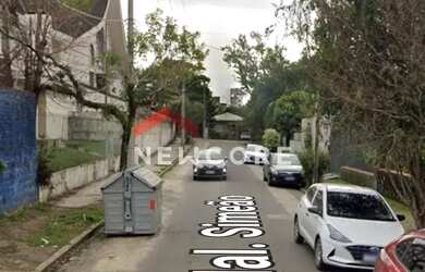 Imagem: A casa possui 3 Dormitórios, 2 Banheiros, 5 Vagas na garagem