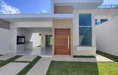 Imagem: A casa possui 3 Dormitórios, 2 Banheiros, 2 Vagas na garagem