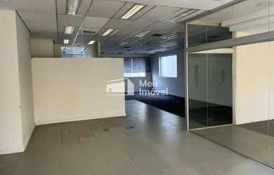 Imagem: O depósito possui 5 Vagas na garagem e 600m² de Área e está