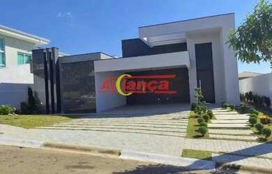 Imagem: A casa possui 3 Dormitórios, 4 Banheiros, 4 Vagas na garagem