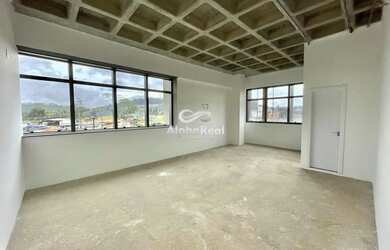 Imagem: O depósito possui 1 Vaga na garagem e 43m² de Área e está