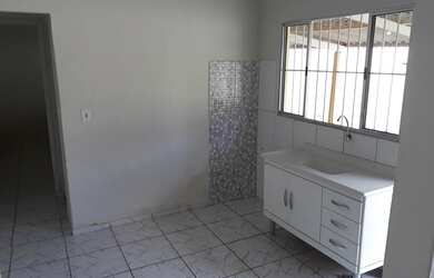 Imagem: A casa possui 1 Dormitório, 1 Banheiro, 2 Vagas na garagem