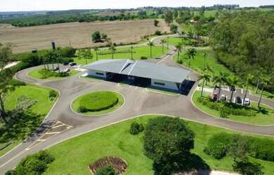 Imagem: O terreno possui 360m² de Área e Piscina e está localizado