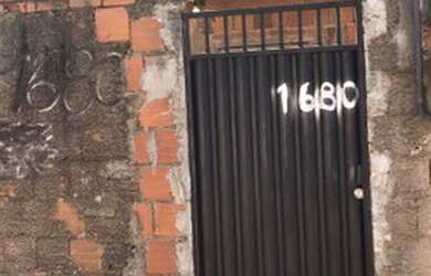 Imagem: A casa possui 2 Dormitórios, 1 Banheiro e 1 Vaga na garagem