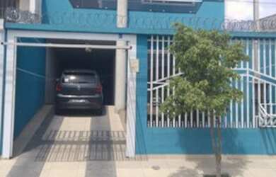 Imagem: A casa possui 3 Dormitórios, 3 Banheiros, 3 Vagas na garagem