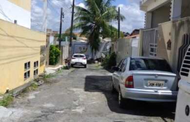 Imagem: A casa possui 3 Dormitórios, 1 Banheiro, 1 Vaga na garagem