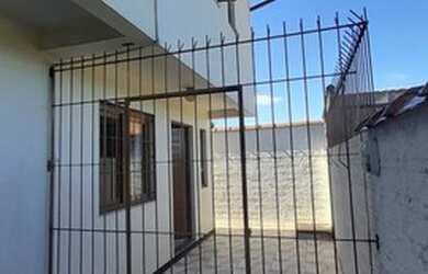 Imagem: A casa possui 2 Dormitórios, 2 Banheiros, 1 Vaga na garagem