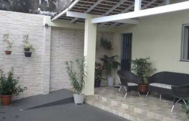 Imagem: A casa possui 2 Dormitórios, 1 Banheiro, 180m² de Área e