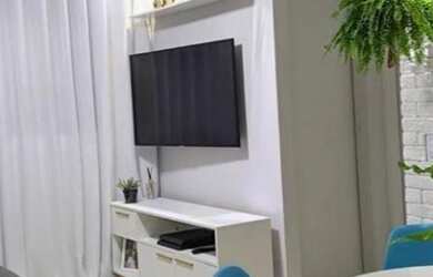 Imagem: O apartamento possui 2 Dormitórios, 1 Banheiro, 1 Vaga na garagem