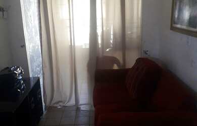 Imagem: A casa possui 2 Dormitórios, 1 Banheiro e está localizado