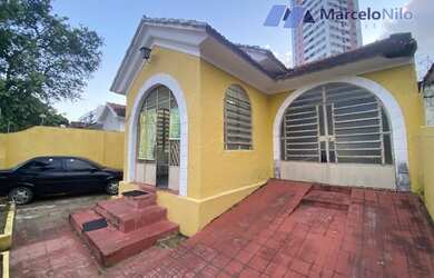 Imagem: A casa possui 4 Dormitórios, 2 Banheiros, 2 Vagas na garagem