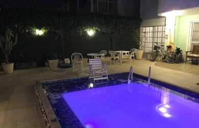 Imagem: A casa em condomínio possui 4 Dormitórios, 5 Banheiros, 1