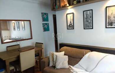 Imagem: O apartamento possui 2 Dormitórios, 1 Banheiro, 1 Vaga na garagem