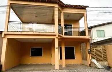 Imagem: A casa em condomínio possui 5 Dormitórios, 4 Banheiros, 3