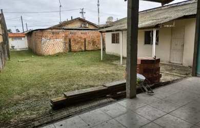 Imagem: A casa possui 2 Dormitórios, 1 Banheiro, 1 Vaga na garagem