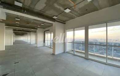 Imagem: O depósito possui 5 Vagas na garagem, 500m² de Área e está