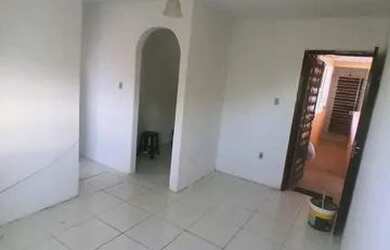 Imagem: O apartamento possui 3 Dormitórios, 1 Banheiro, 1 Vaga na garagem