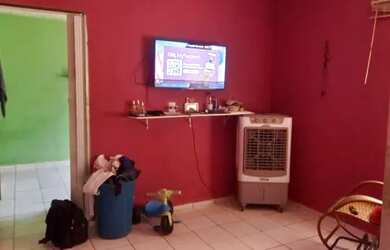 Imagem: A casa possui 3 Dormitórios, 2 Banheiros, 3 Vagas na garagem