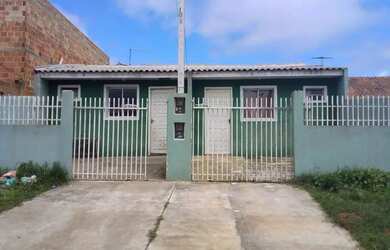 Imagem: A casa possui 1 Dormitório, 1 Banheiro, 1 Vaga na garagem