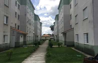 Imagem: O apartamento possui 2 Dormitórios, 1 Banheiro, 1 Vaga na garagem