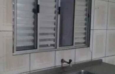 Imagem: A casa possui 1 Dormitório, 1 Banheiro e 1 Vaga na garagem