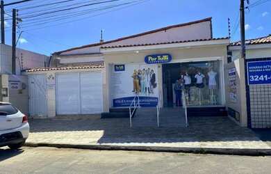 Imagem: A casa possui 3 Dormitórios, 5 Banheiros, 1 Vaga na garagem