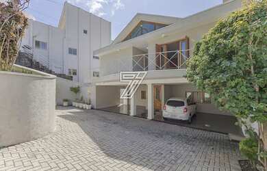 Imagem: A casa em condomínio possui 4 Dormitórios, 5 Banheiros, 4