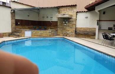 Imagem: A casa possui 4 Dormitórios, 5 Banheiros, 3 Vagas na garagem