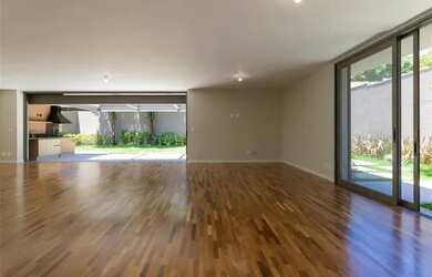 Imagem 9: Casa com 4 Quartos e 6 banheiros à Venda, 371 m² por R$ 7.90