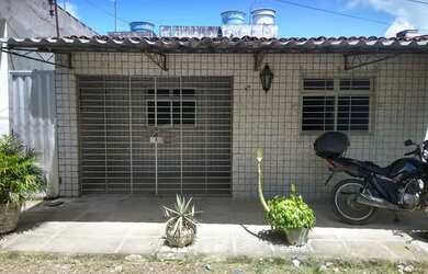 Imagem: A casa possui 2 Dormitórios, 2 Banheiros, 1 Vaga na garagem