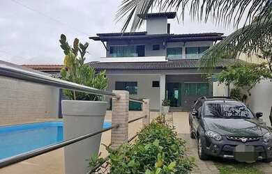 Imagem: A casa possui 4 Dormitórios, 3 Banheiros, 4 Vagas na garagem