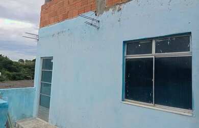 Imagem 4: Vende se uma casa. Varanda, 1 Banheiroe2 Dormitórios