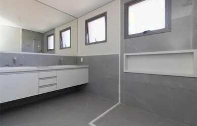 Imagem 15: Casa com 4 Quartos e 6 banheiros à Venda, 371 m² por R$ 7.90